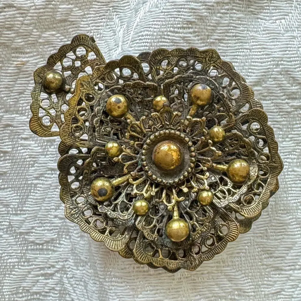 Vintage New England Glassworks Large 2.75” Fur Scarf Clip Deco Filigree 1920’s
